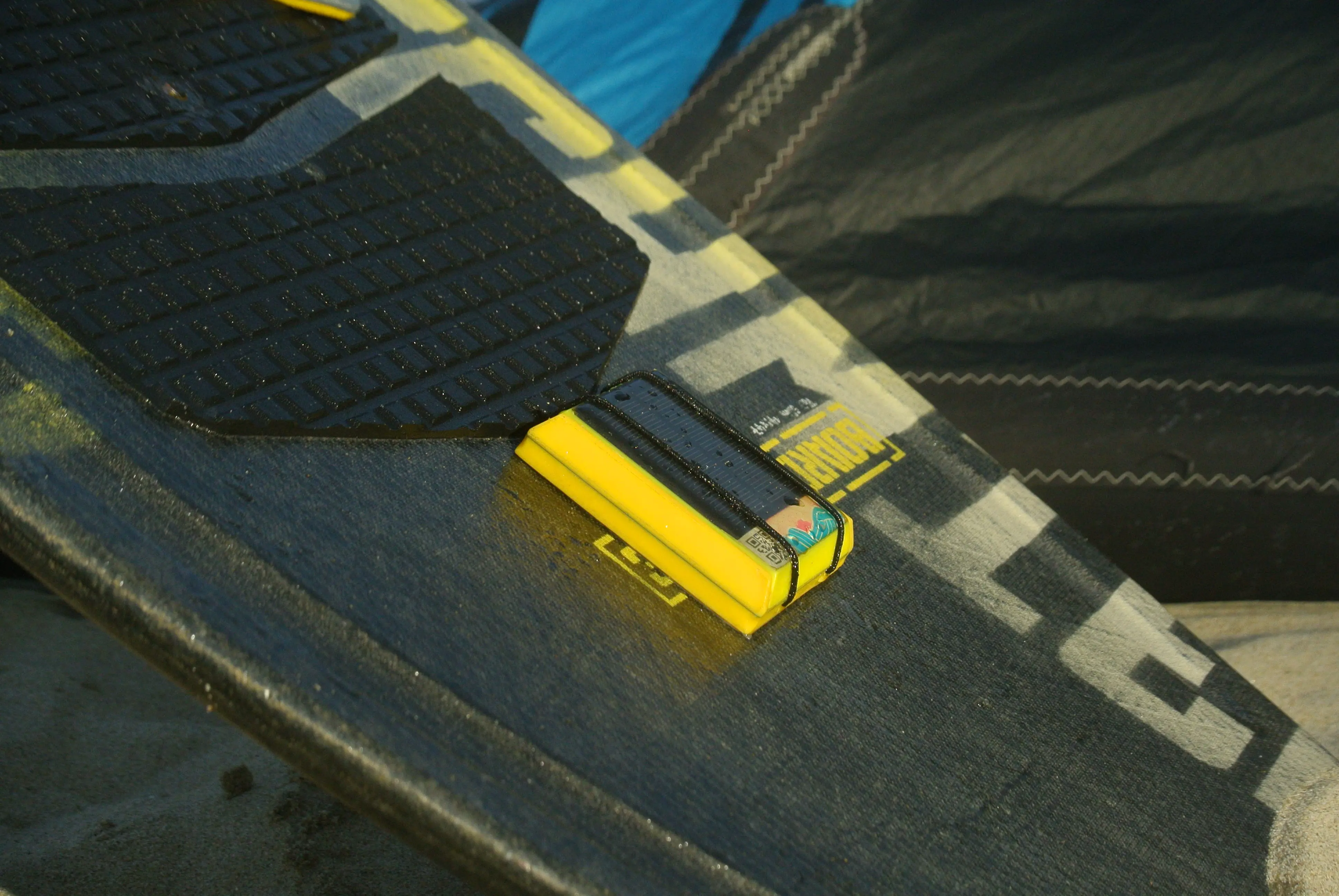 Tracker elastic mount